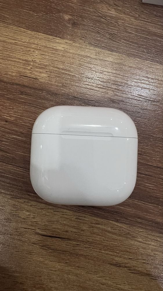 Слушалке Apple AirPods 4 (USB -C)