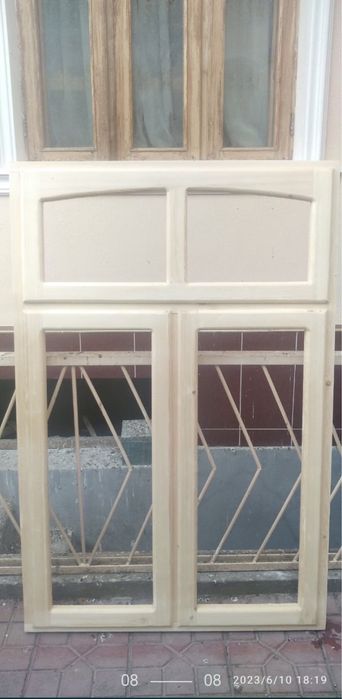 yog'och eshik va romlar