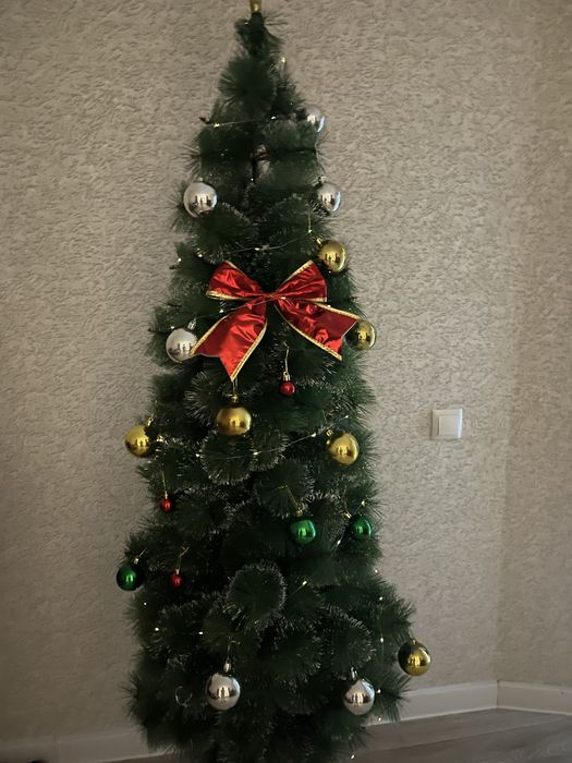 Продам ЕЛКУ красивую