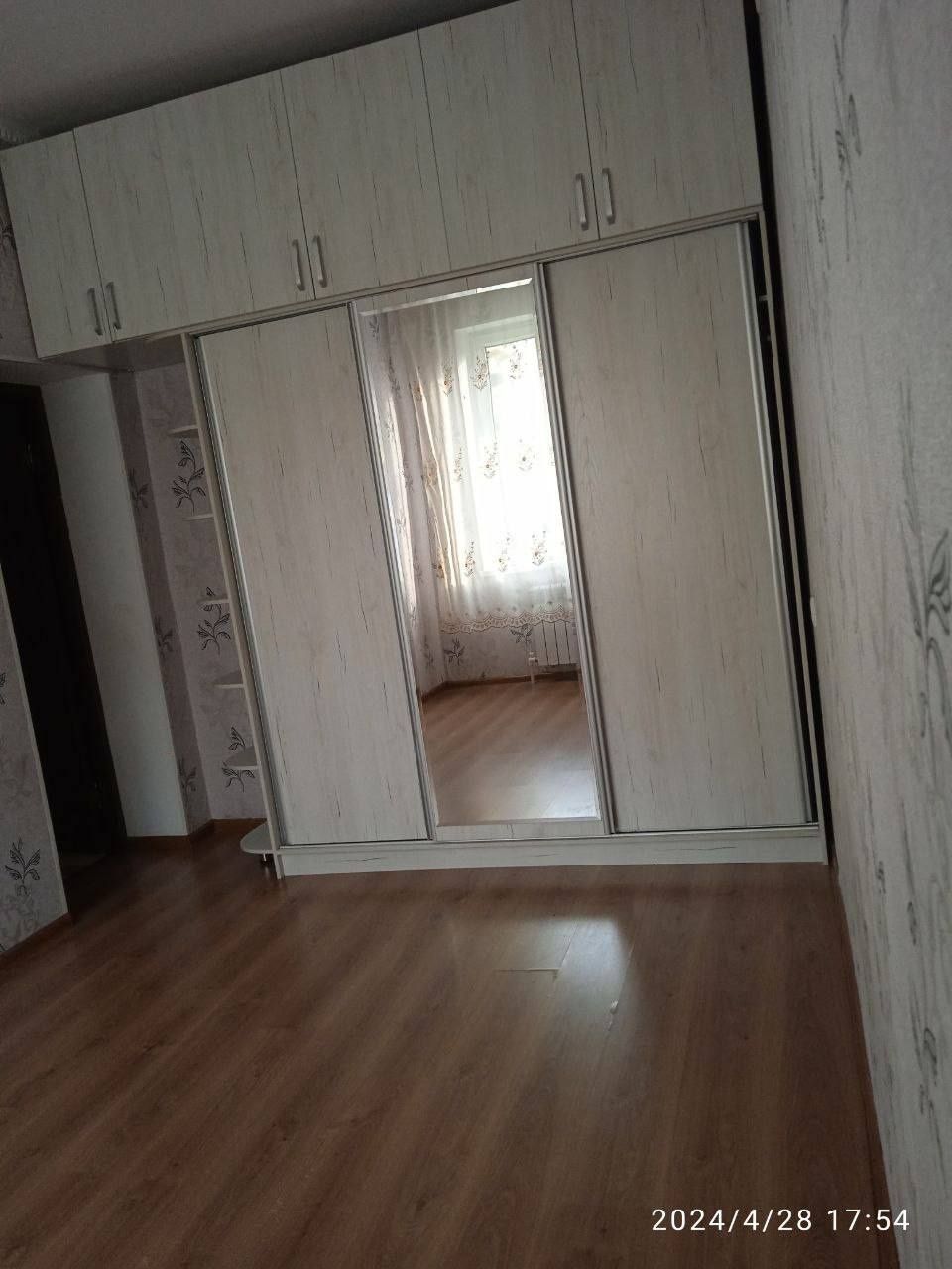 Срочно Продается квартира 2/2/7
Адрес: Янги хайот 6А