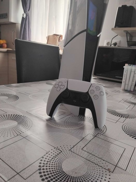 Vand Ps5 fortnite edition fara disk,1Tb si 120 de frameuri urgent!