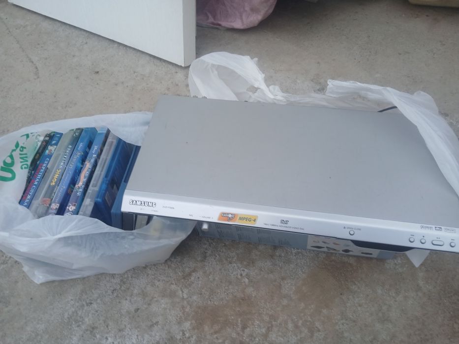 Продаётся DVD dvd двд с дисками.