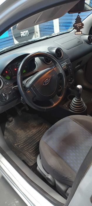 Vând un Ford Fiesta mk 5 1.4 benzină