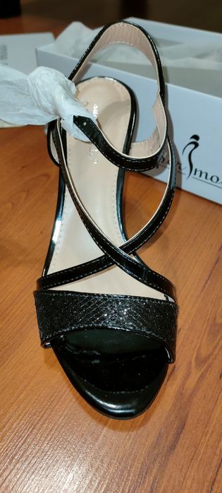 Дамски сандали с ток