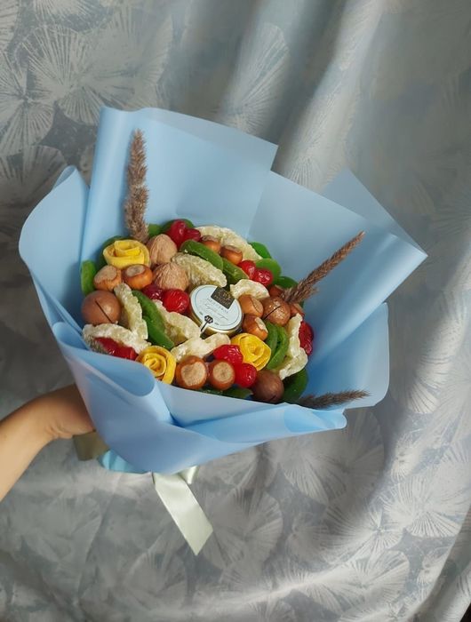 Шикарный букетик из сухофруктов