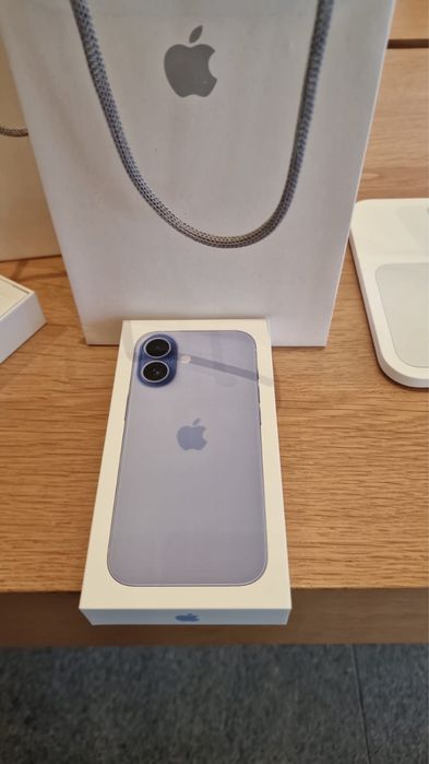 Iphone 17 256 GB  (фиолетовый и синий)