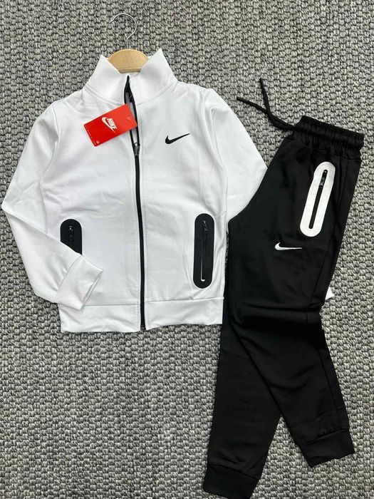 Спортни комплекти Найк от 2 до 8 години