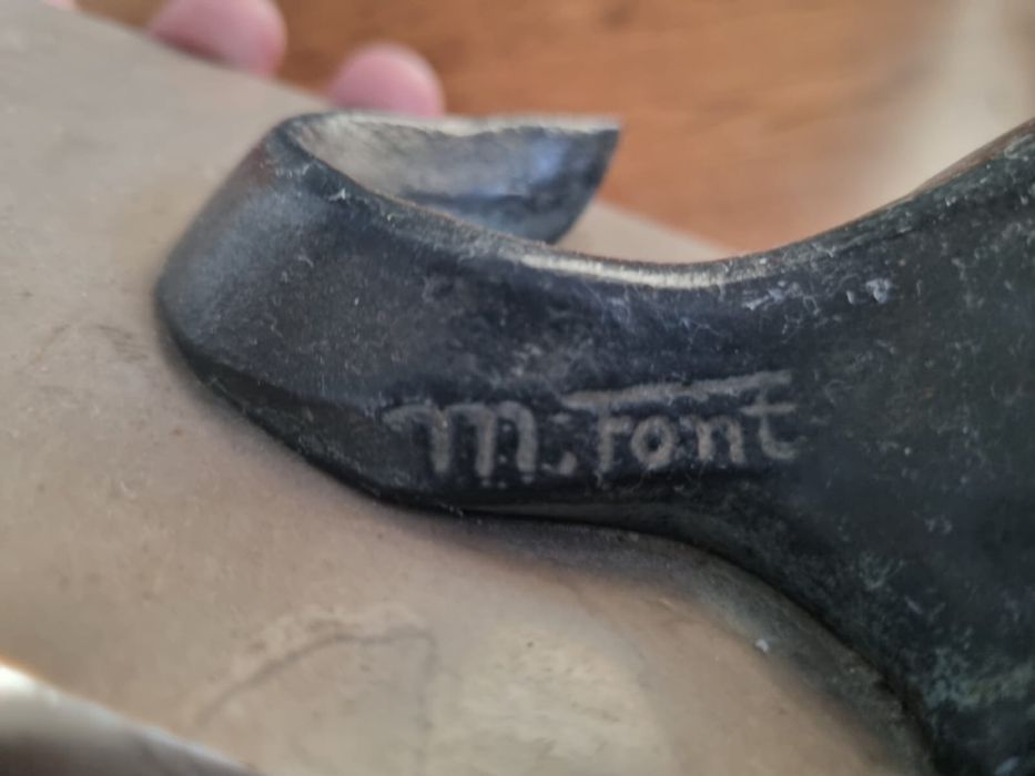 Sculptuta pe suport de marmura