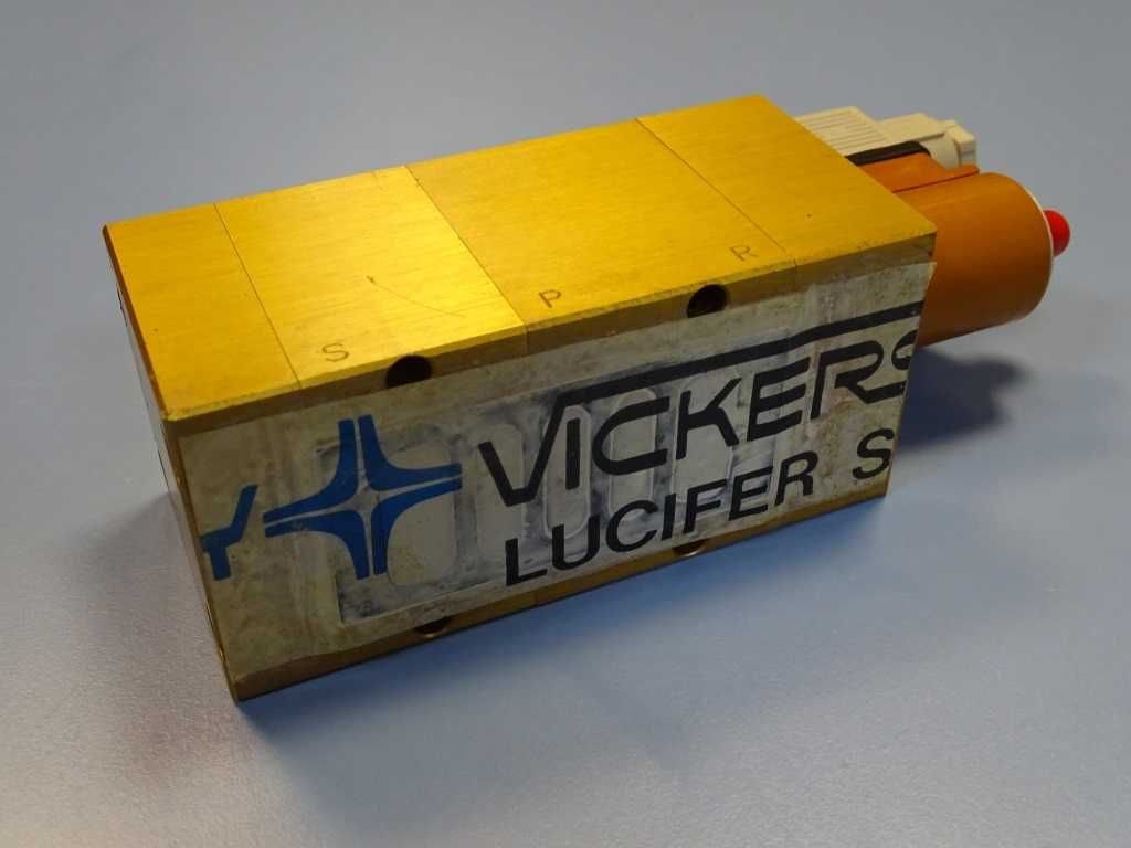 Пневматичен разпределител Lucifer 341L21A15 pneumatic valve 24VDC