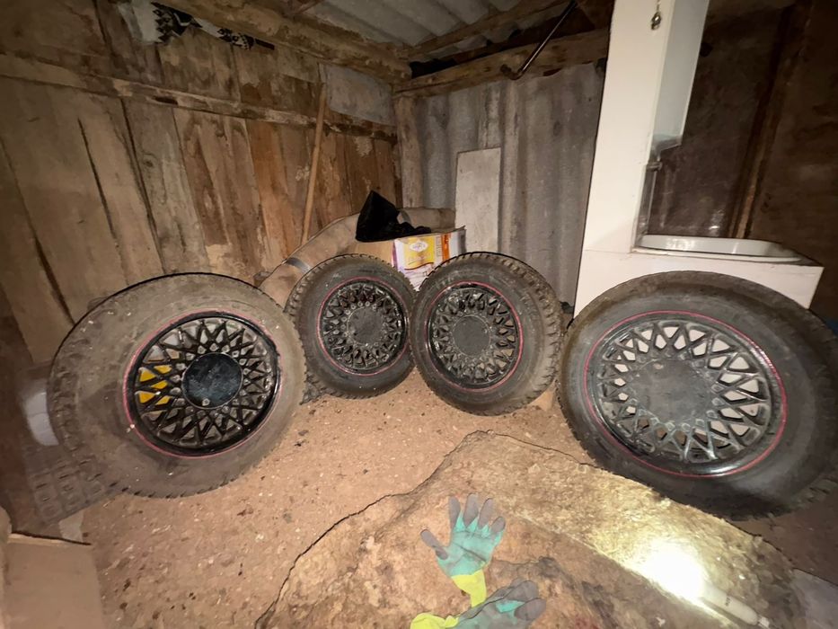 Продам комплект колес на японских автомобилей R15    4 114.3