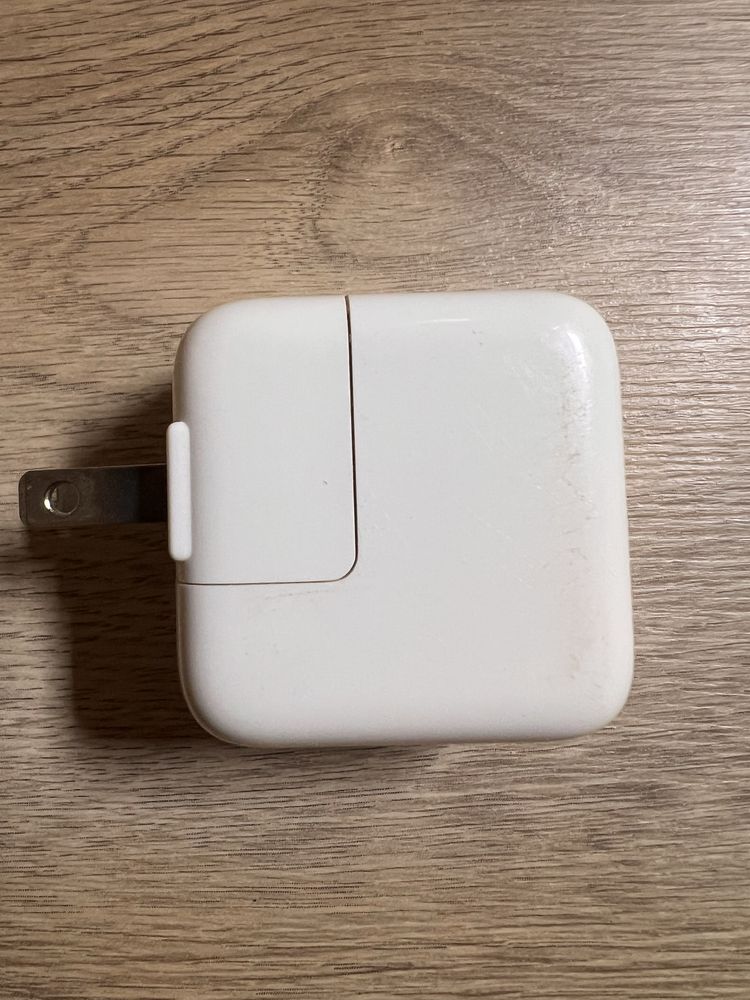 APPLE  12W  USB  Power Adapter /  адаптер на захранване  12W