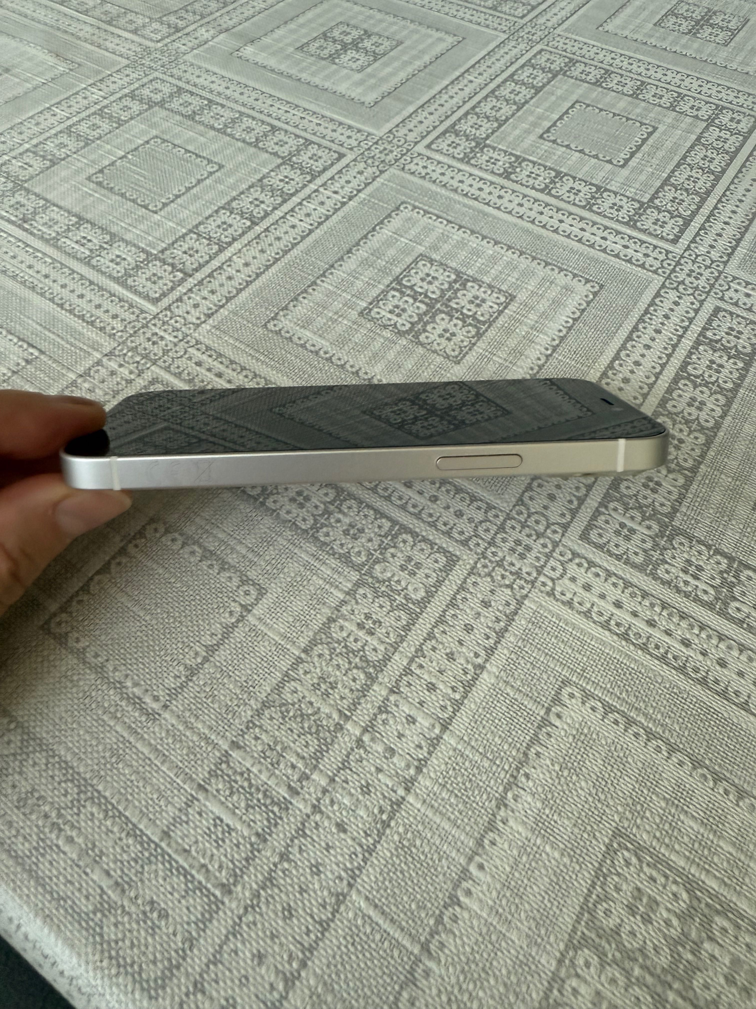 Продавам IPhone 12 mini