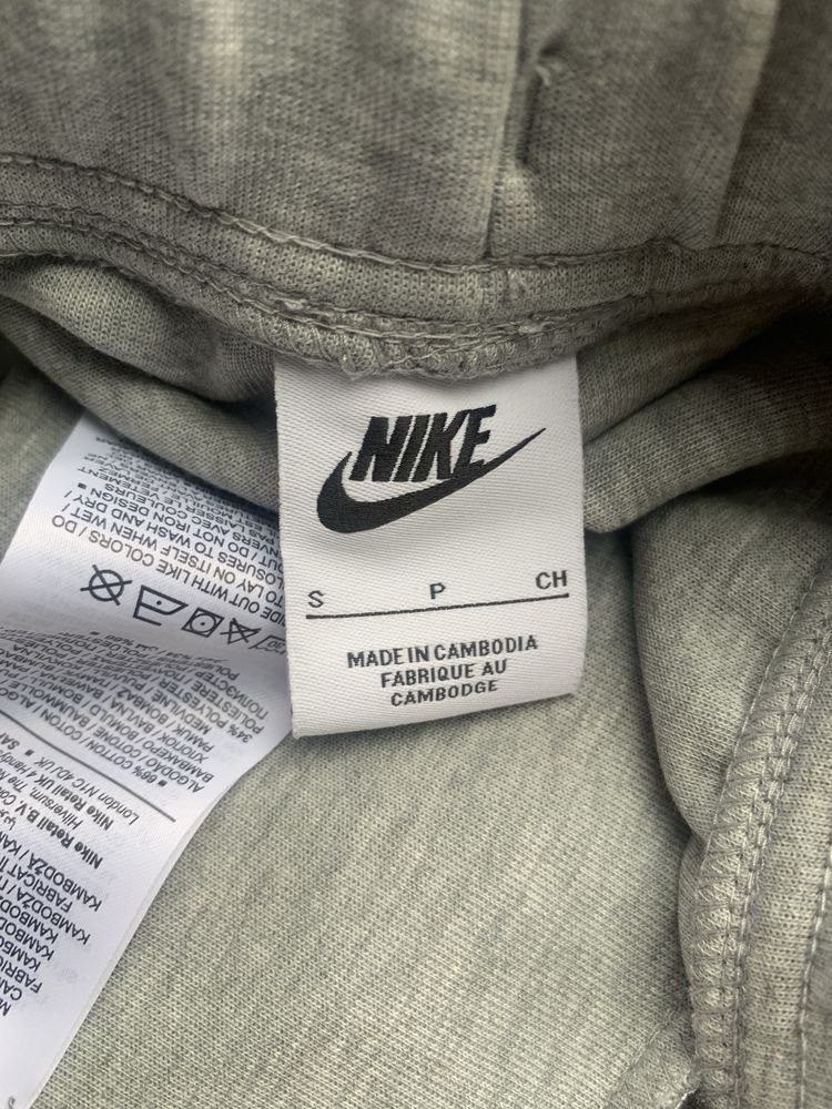 Сиво долнище Nike - S