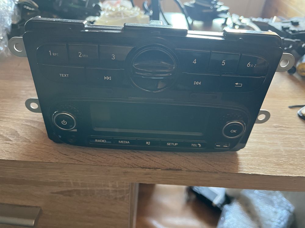 Radio cu stik smart forfour an 2015