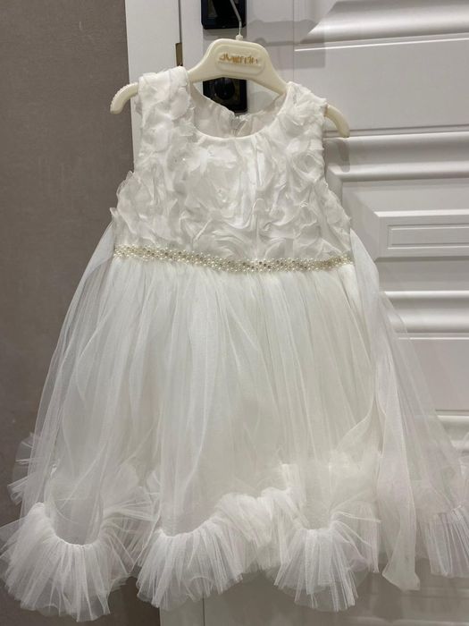 Красивое белое платье на девочку