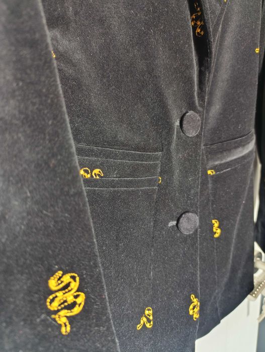 K Кадифено яке със златна бродерия