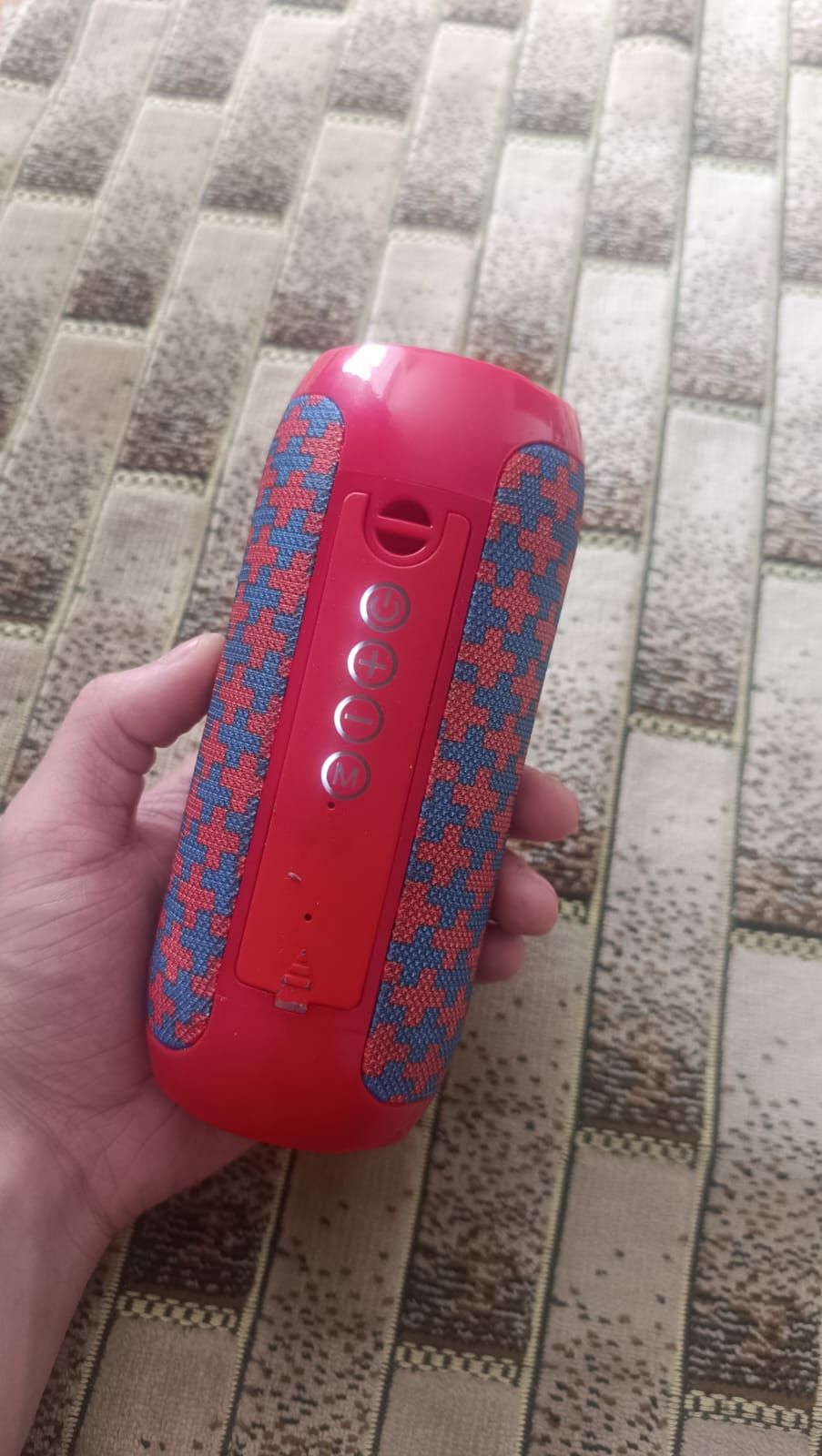 Продам bluetooth колонку