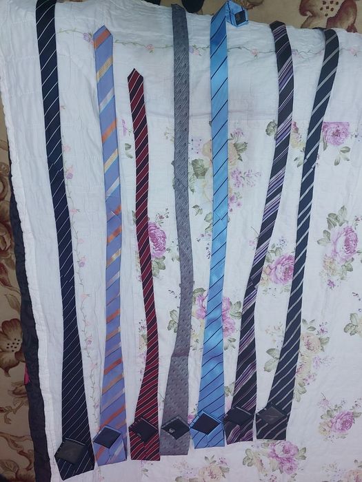 Галстуки каждый по 30 000 сум