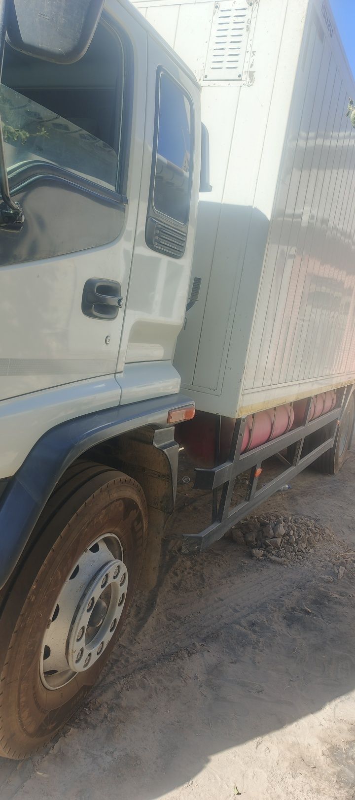 Isuzu 10 tonnalik 2021 sotiladi