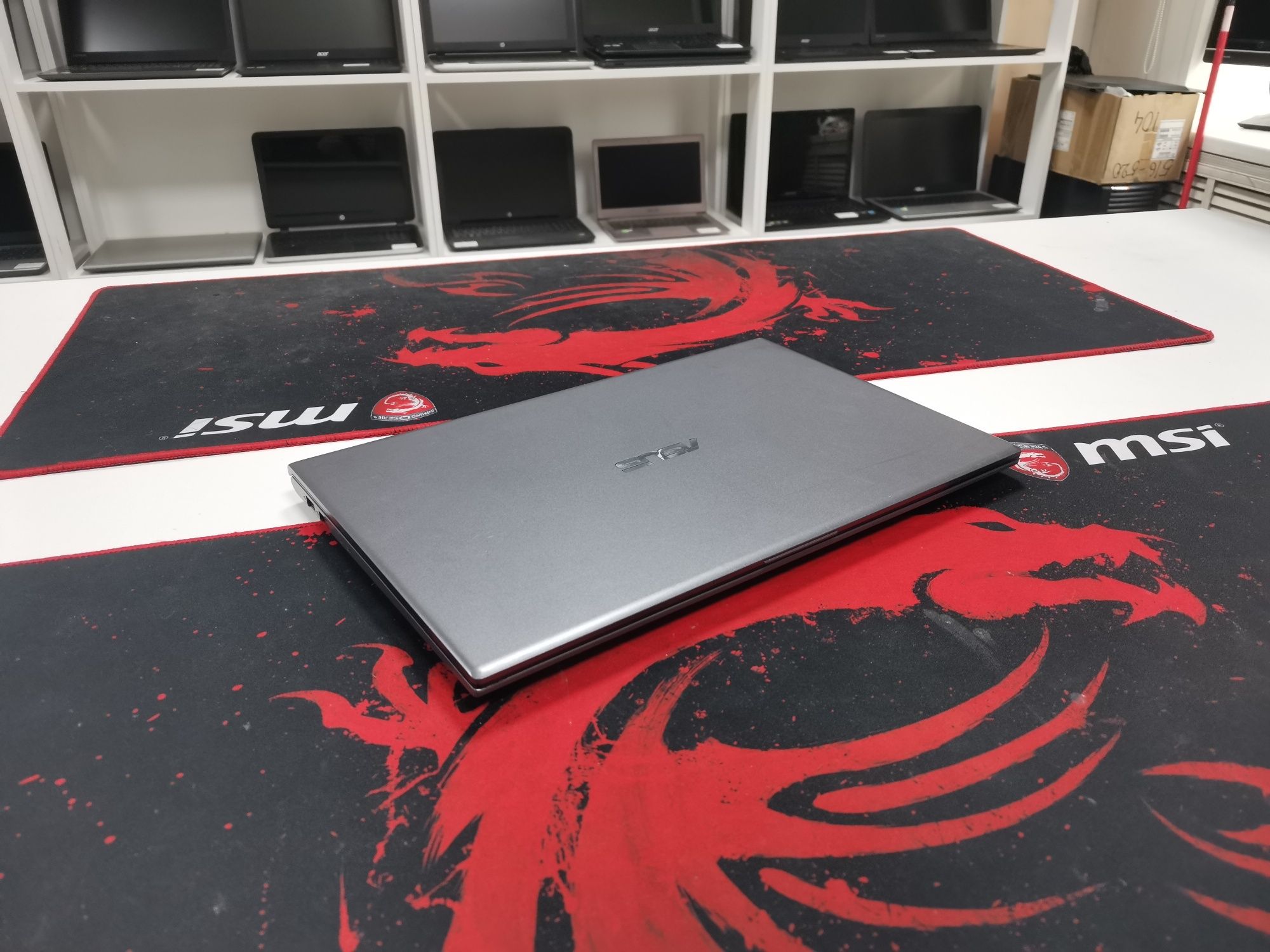 Ноутбук Asus Ryzen 7-3700U/8гб/SSD 256/ Vega 10