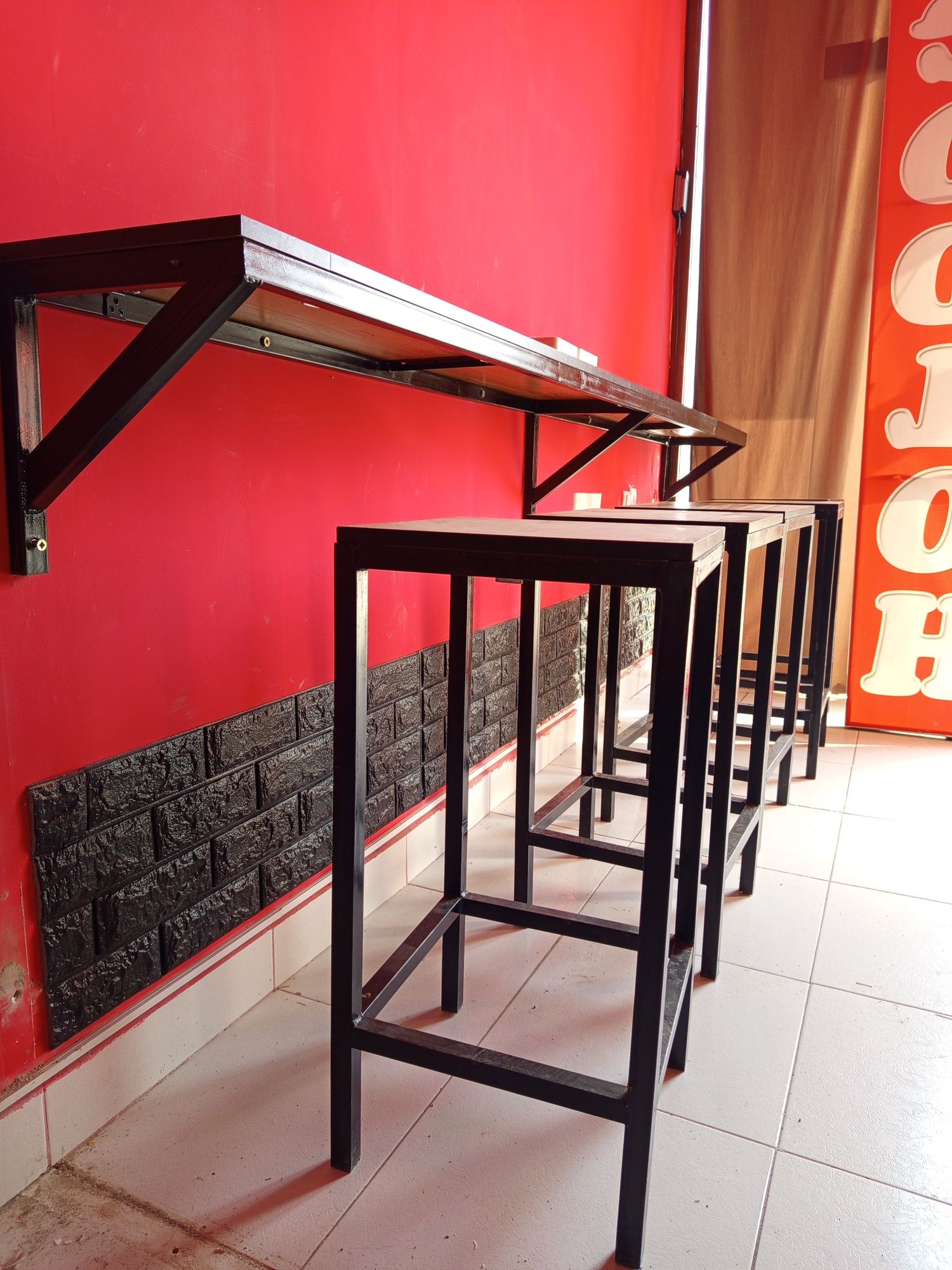 Kafe , hoddok honalar uchun stol stul