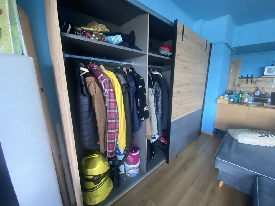 Dulap  cu uși glisante