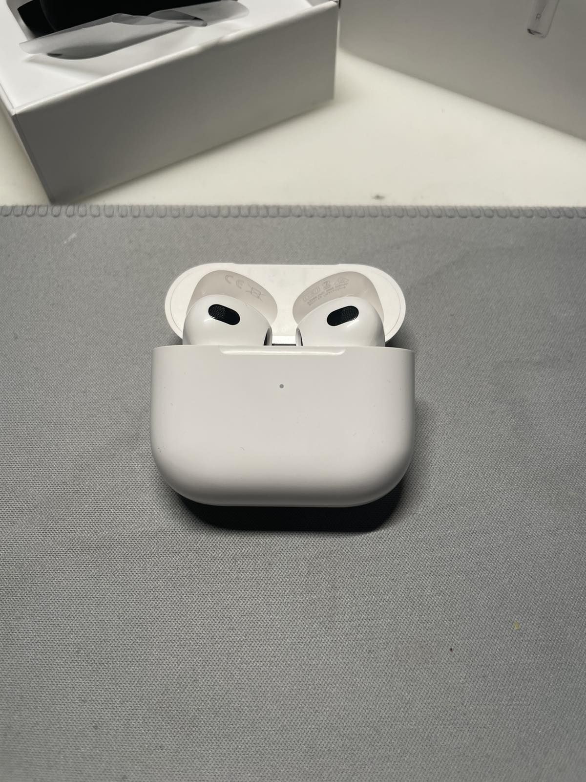 Airpods 3 Чисто Нови 3та генерация