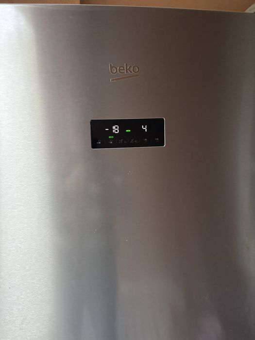 Combina frigorifica Beko inox defecta
