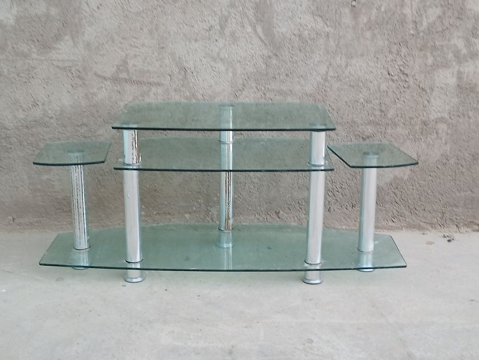 Telivizor podstavkasi sotiladi. Shishasi qalin. Yangi turibdi.