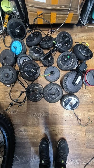 Vand motoare de la trotinete electrice