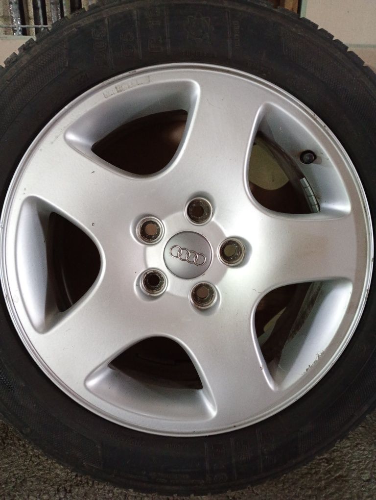 AUDI джанти със летни гуми 205/55/16 7J ET45 5x112 цо 56,6