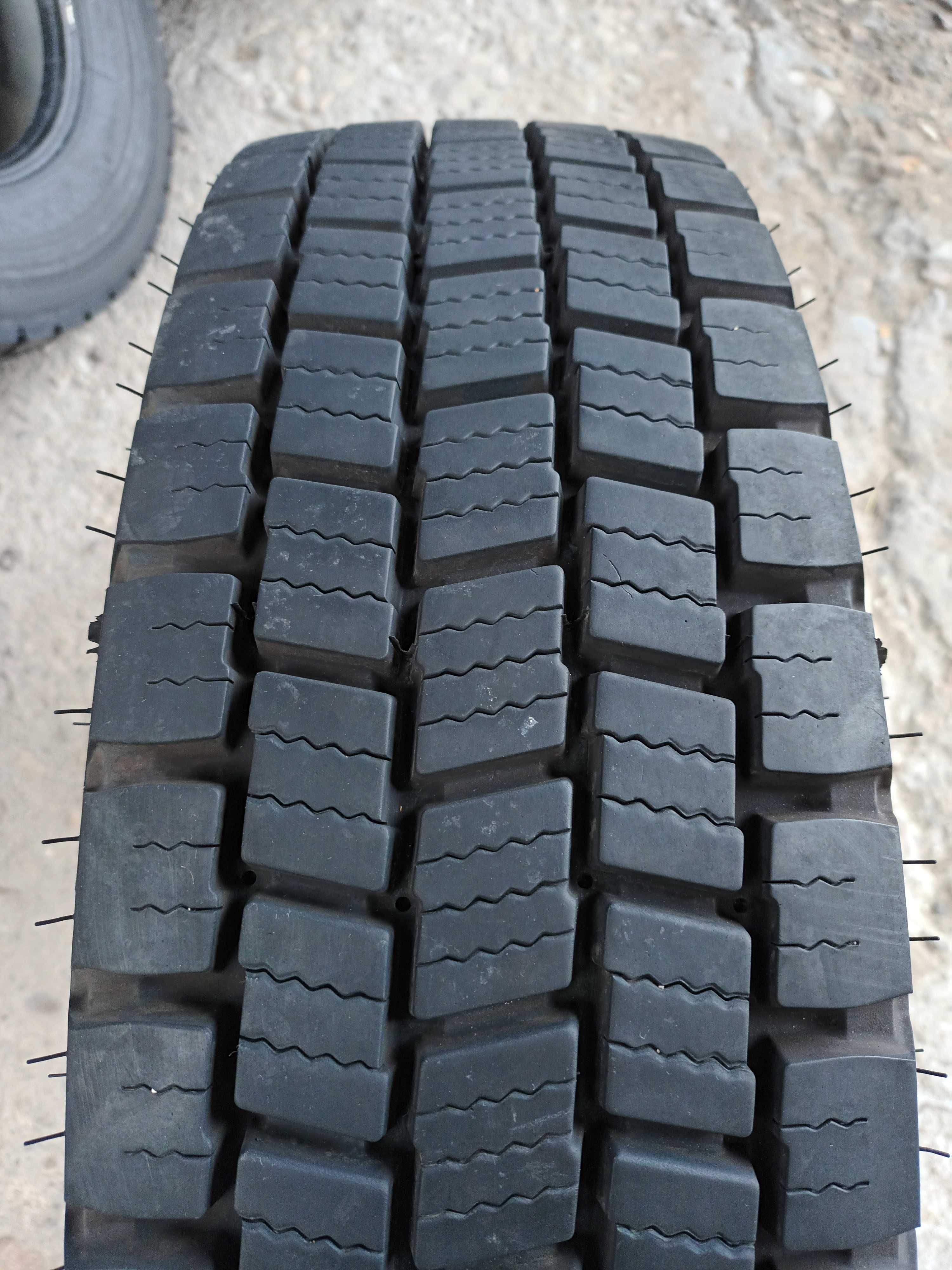 1 тежкотоварнa гумa 215/75 R17.5 Michelin XDE2 126/124M M+S DOT4922