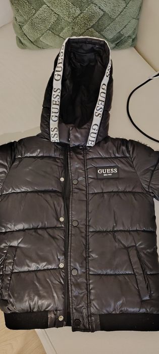 Детско яке Guess..