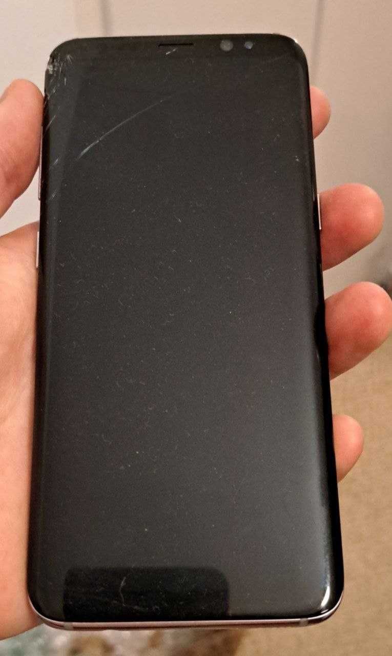 Samsung S8 - display crapat in colt