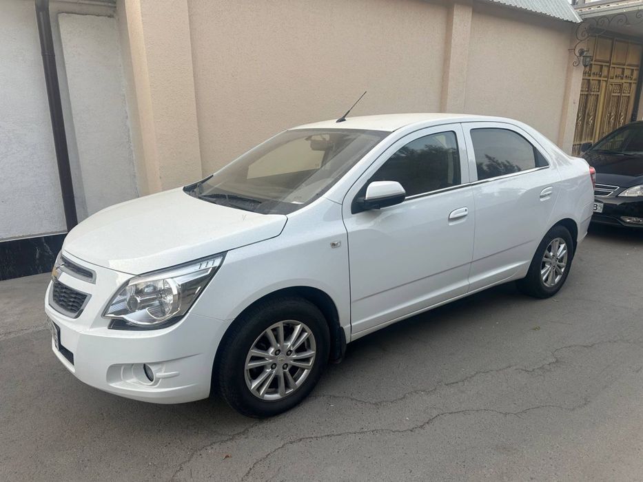 Холати яхши бир кол хайдалган битта пароги бн эшигини тегида мятина бо