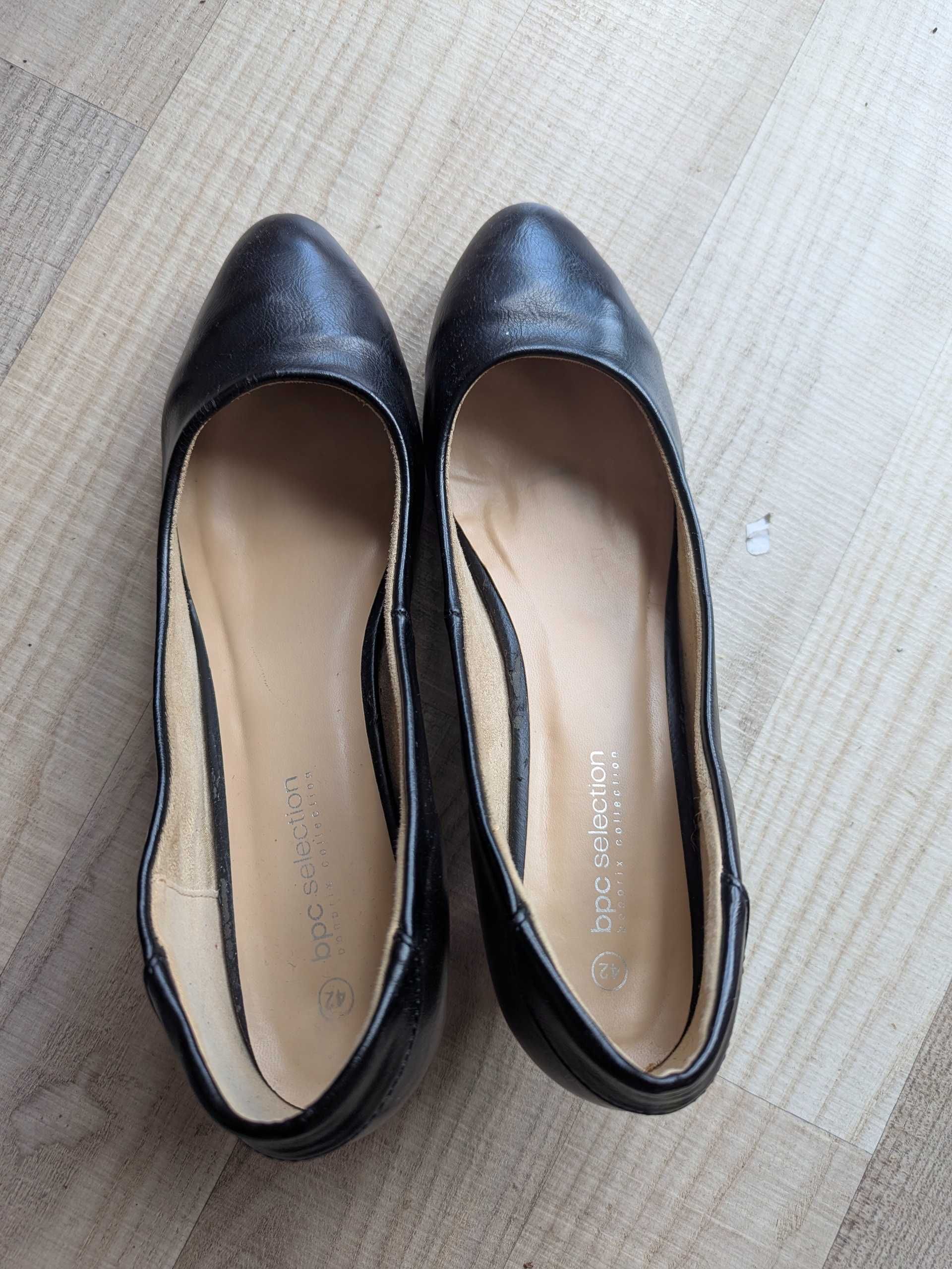 Pantofi cu toc mic