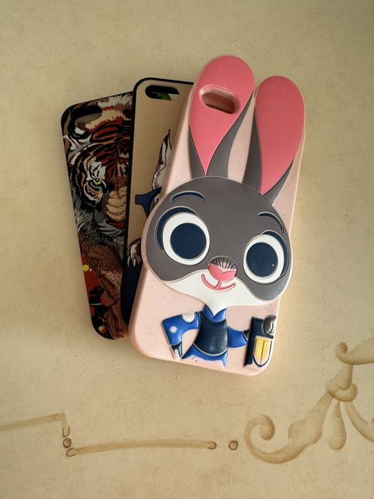 Чехлы на айфон 5s