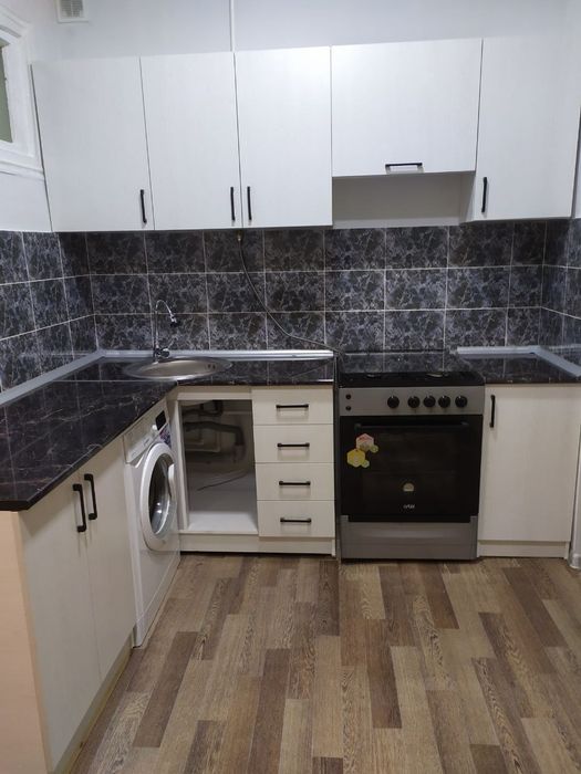 Просторная 1 комнатная с мебелью и техникой в центре Чирчика