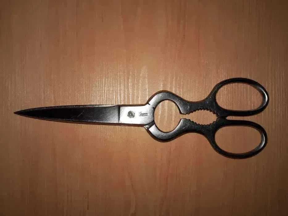 Veche foarfeca de croitorie