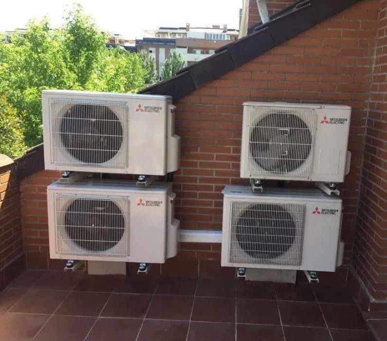 Montam aparate de aer conditionat