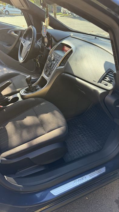 Opel ASTRA J - 1.7 CDTI