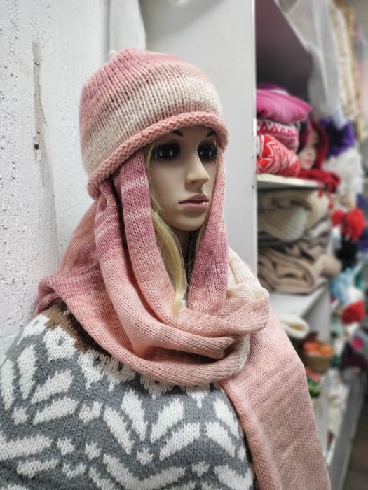 Шапка и бактус(косынка) ручной работы