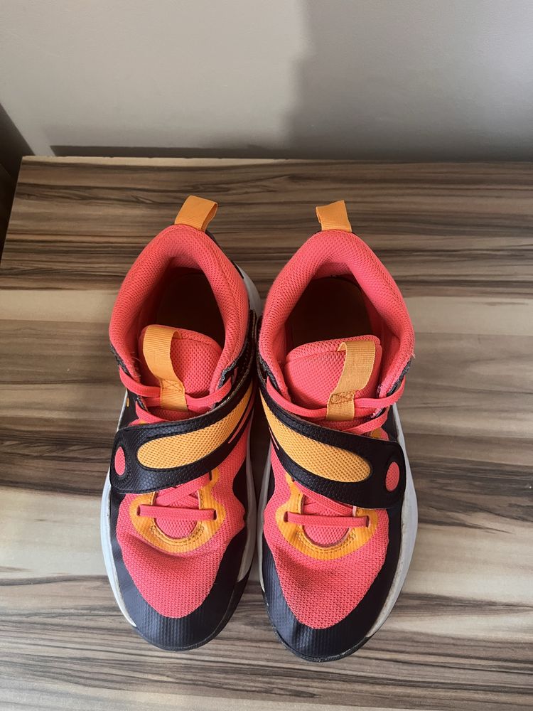 NIKE TEAM HUSTLE D 11 GS Basketball Shoes