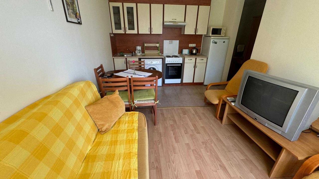 Продава се Двустаен апартамент в Свети Влас - 75 кв.м за 907 €/кв.м - Снимка #1