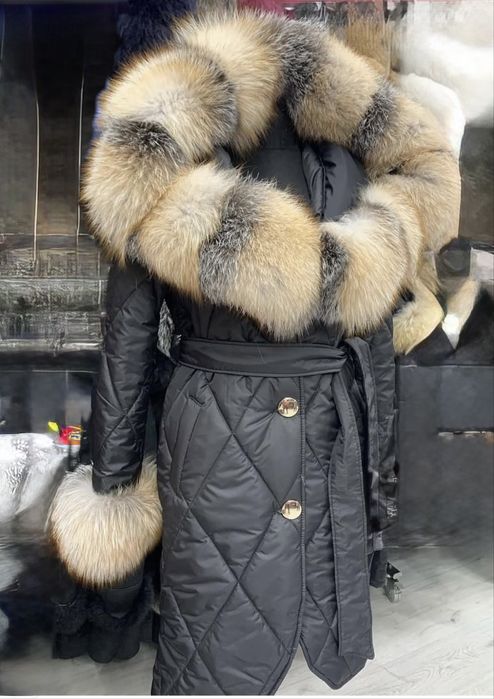 Зимна парка с качулка  и естествена лисица