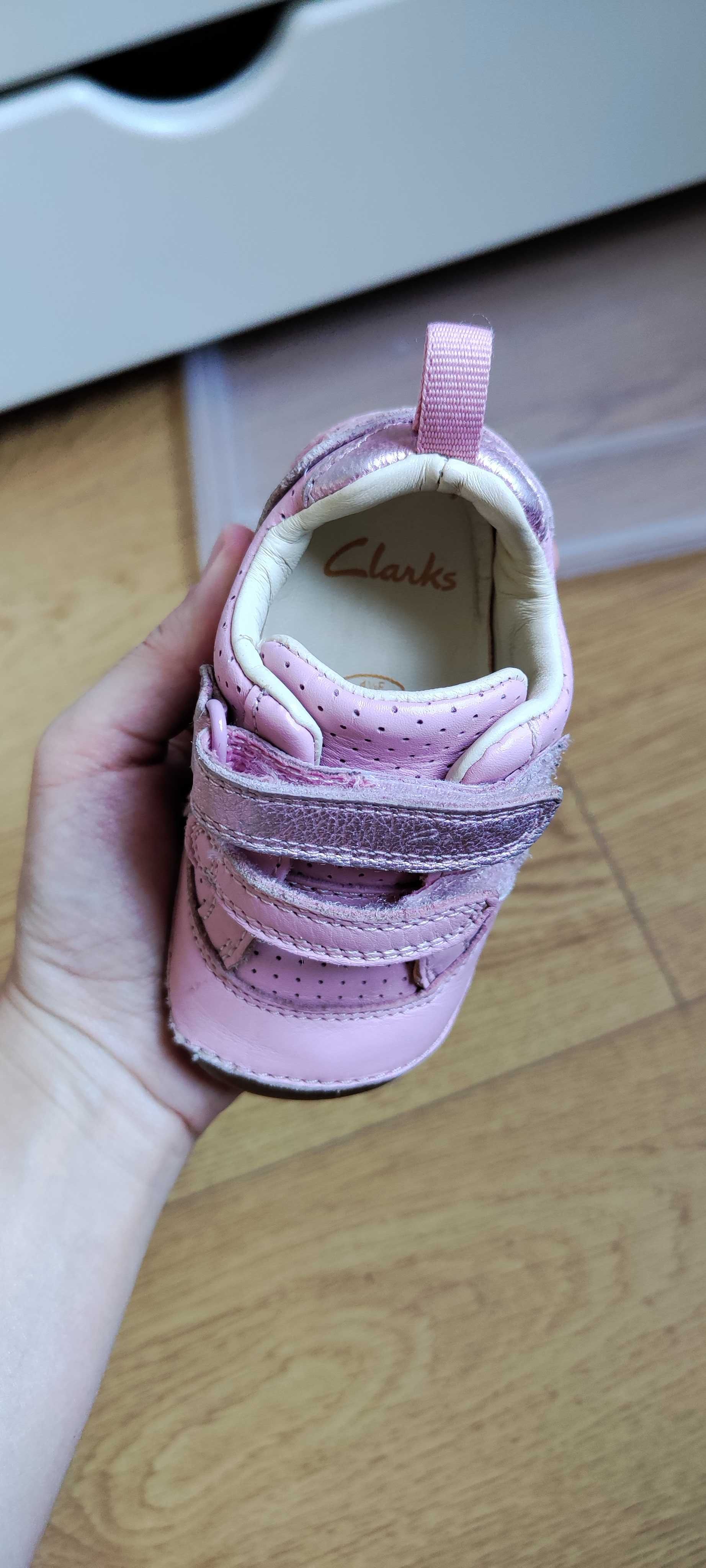 Кожени Бебешки обувки за прохождане Clarks