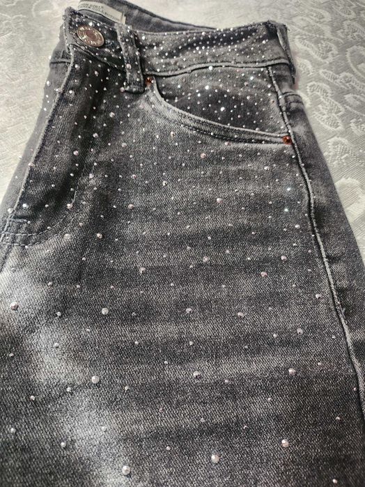 Сиви дънки с камъни с широк крачол