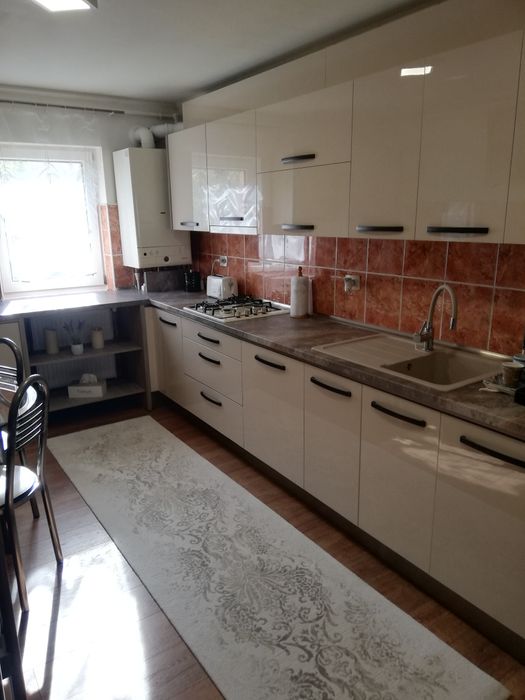 De vânzare  sau schimb cu casă apartament cu 4 camere, etaj 2 zona mic