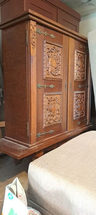 Dulap / comoda cu sculptura