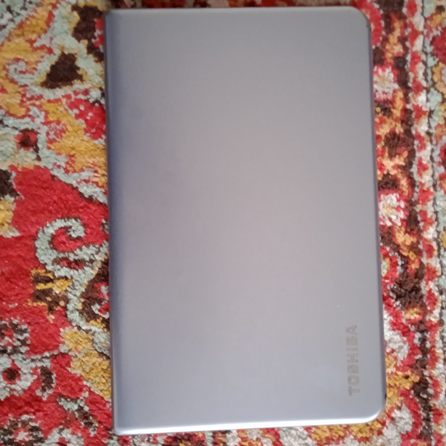 Toshiba noutbuk sotiladi. Intel inside core i5